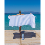 Idealiai tinkantis kiekvienai progai melsvas paplūdimio ir baseino rankšluostis „Open Air“