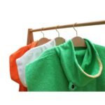 Ekologiškas pončas „Varlė“ vaikams – žaismingas dizainas ir GOTS sertifikatas užtikrina kokybę ir saugumą