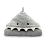 Vaikiškas ekologiškas pončas „Ryklys“ – medvilnės tekstūra iš arti, matoma apdaila ir gobtuvas