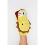 Prausimosi pirštinė „Liūtas“ – užmauta ant rankos, matomas dydis ir forma